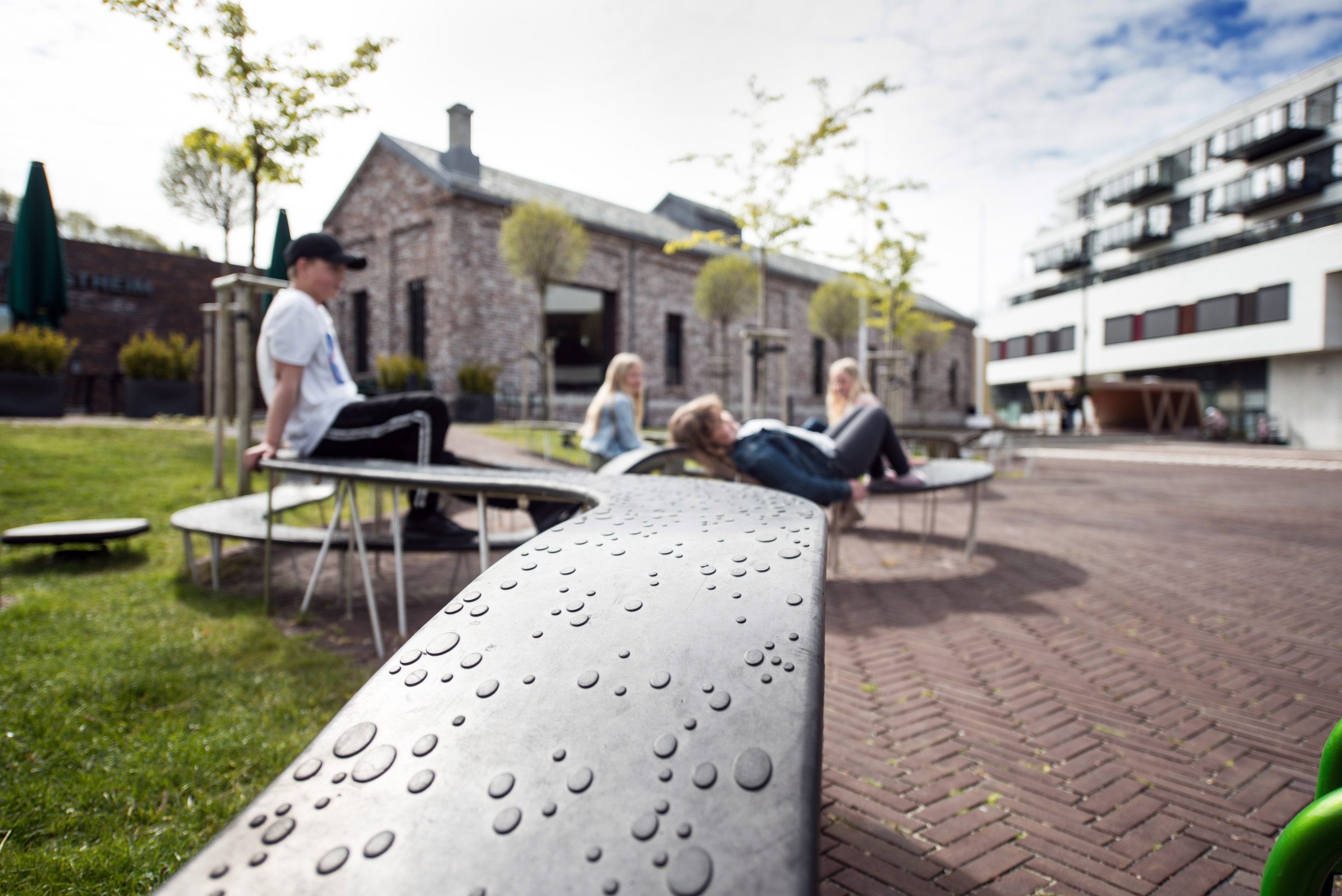 floatingbench_lek-torg-park-rampline